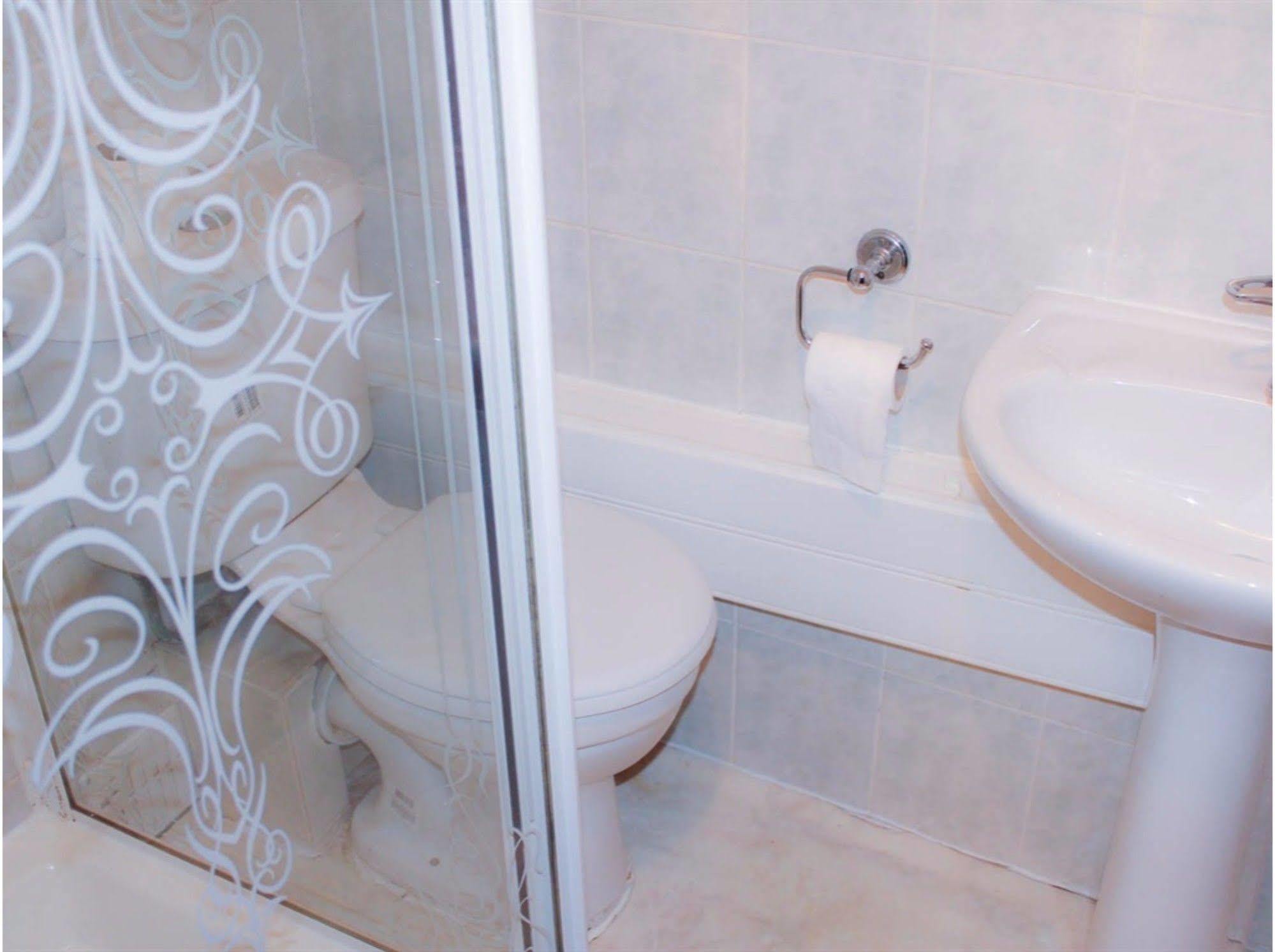Lampton Guest House Hounslow Exterior foto